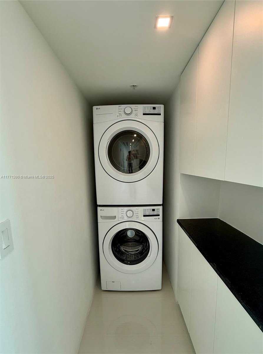Small Image of 800 CLAUGHTON ISLAND DR #2404, Miami Number 10