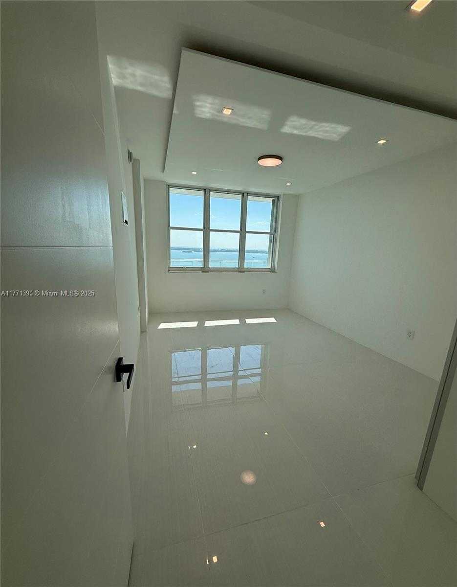 Small Image of 800 CLAUGHTON ISLAND DR #2404, Miami Number 15