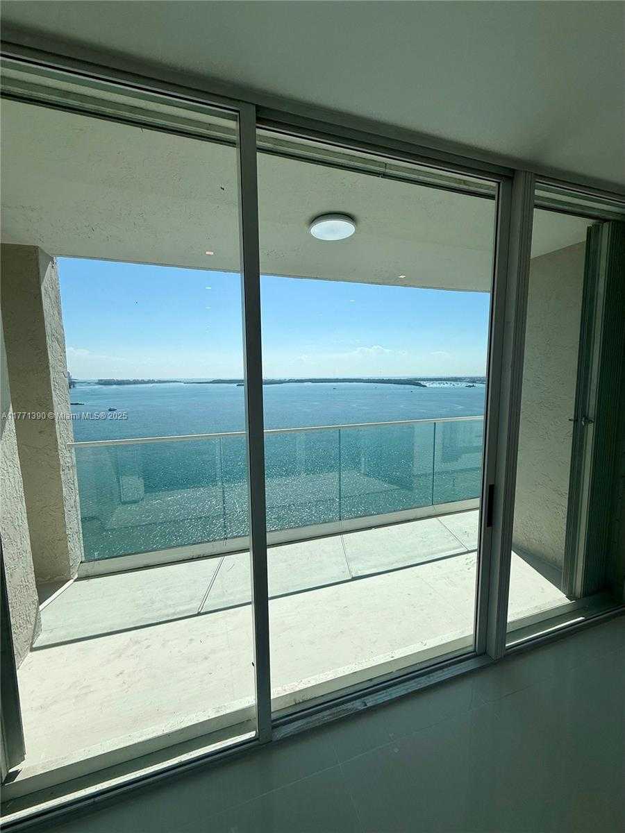 Small Image of 800 CLAUGHTON ISLAND DR #2404, Miami Number 2