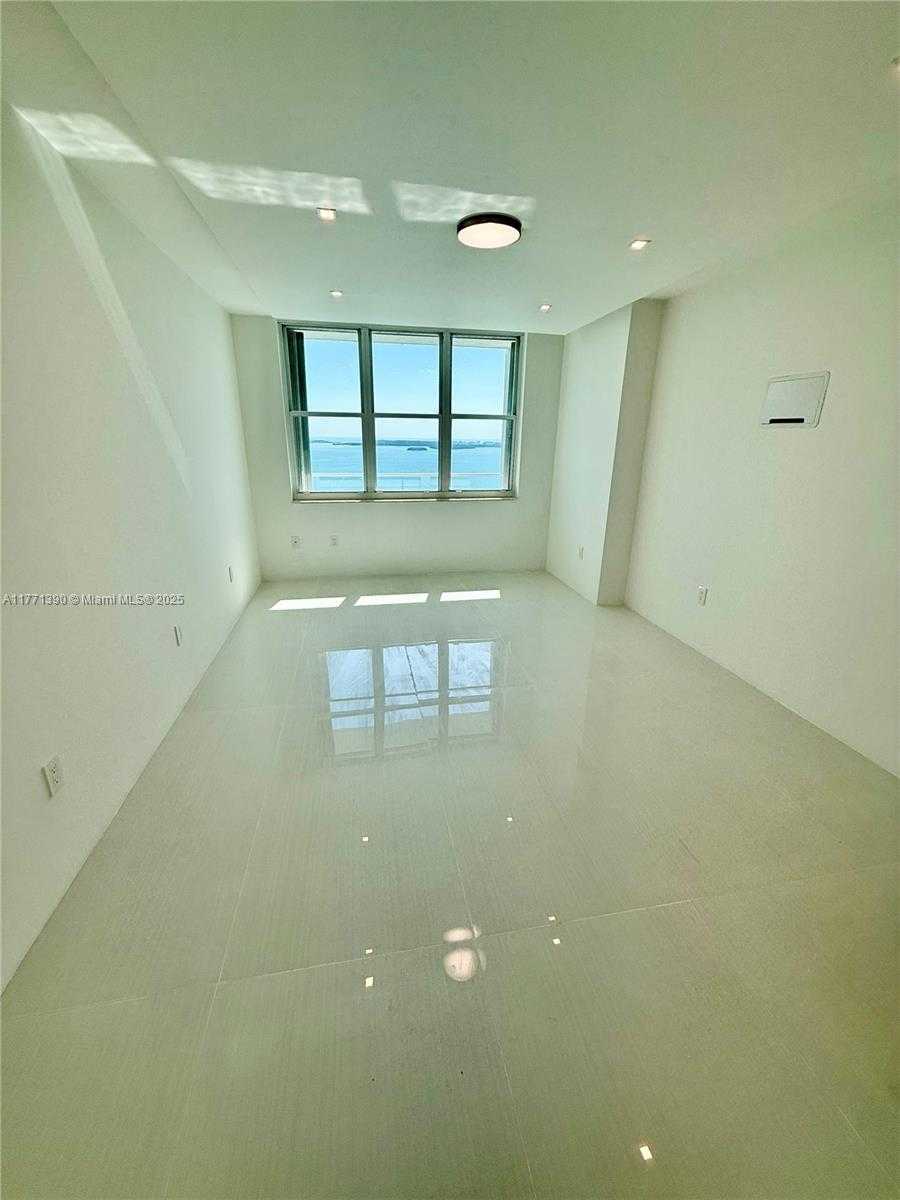 Small Image of 800 CLAUGHTON ISLAND DR #2404, Miami Number 26