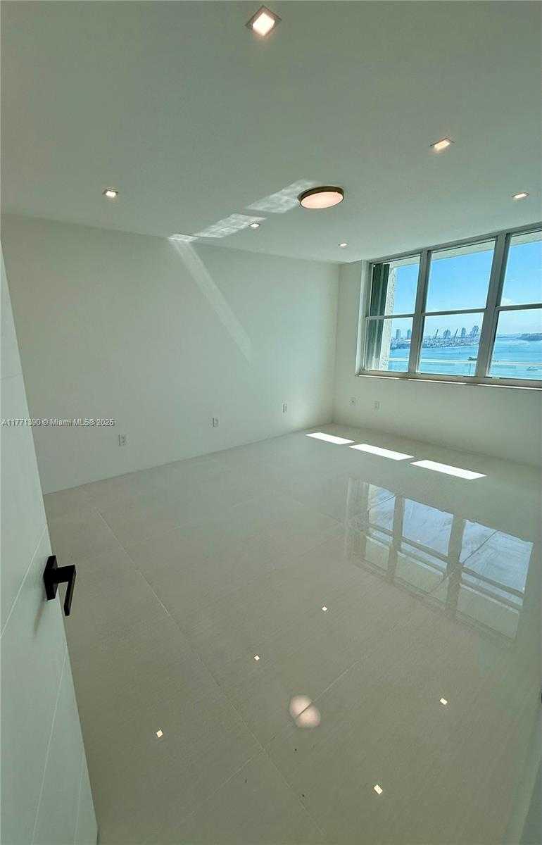 Small Image of 800 CLAUGHTON ISLAND DR #2404, Miami Number 29