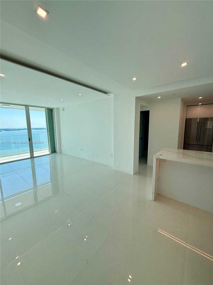 Small Image of 800 CLAUGHTON ISLAND DR #2404, Miami Number 3