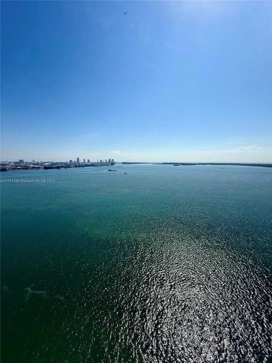 Small Image of 800 CLAUGHTON ISLAND DR #2404, Miami Number 31