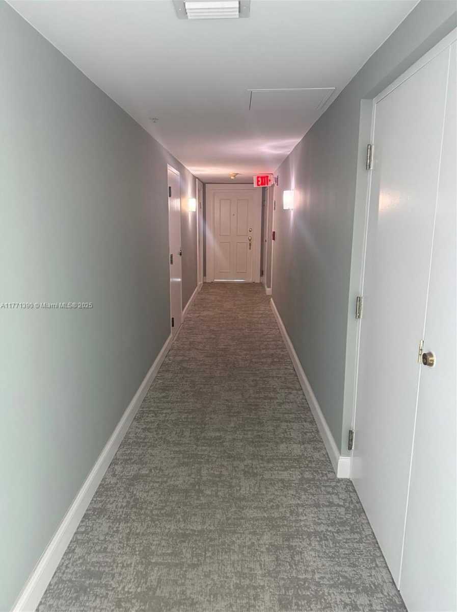 Small Image of 800 CLAUGHTON ISLAND DR #2404, Miami Number 35