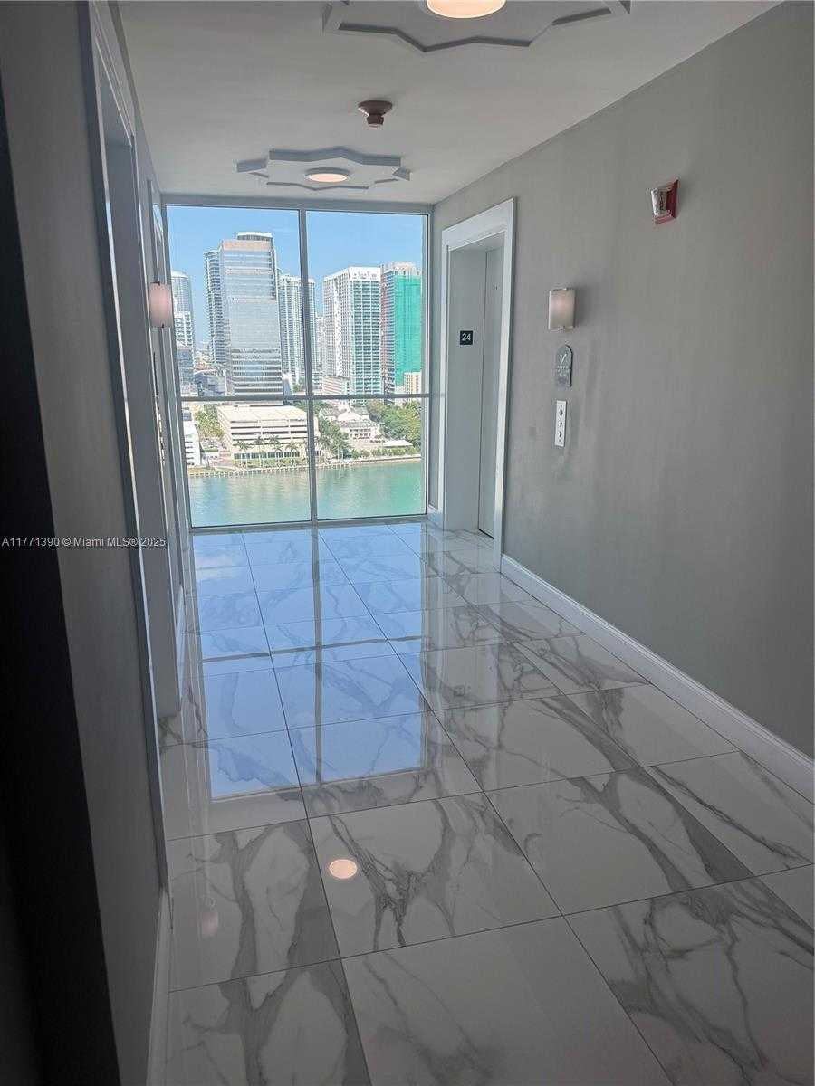 Small Image of 800 CLAUGHTON ISLAND DR #2404, Miami Number 36
