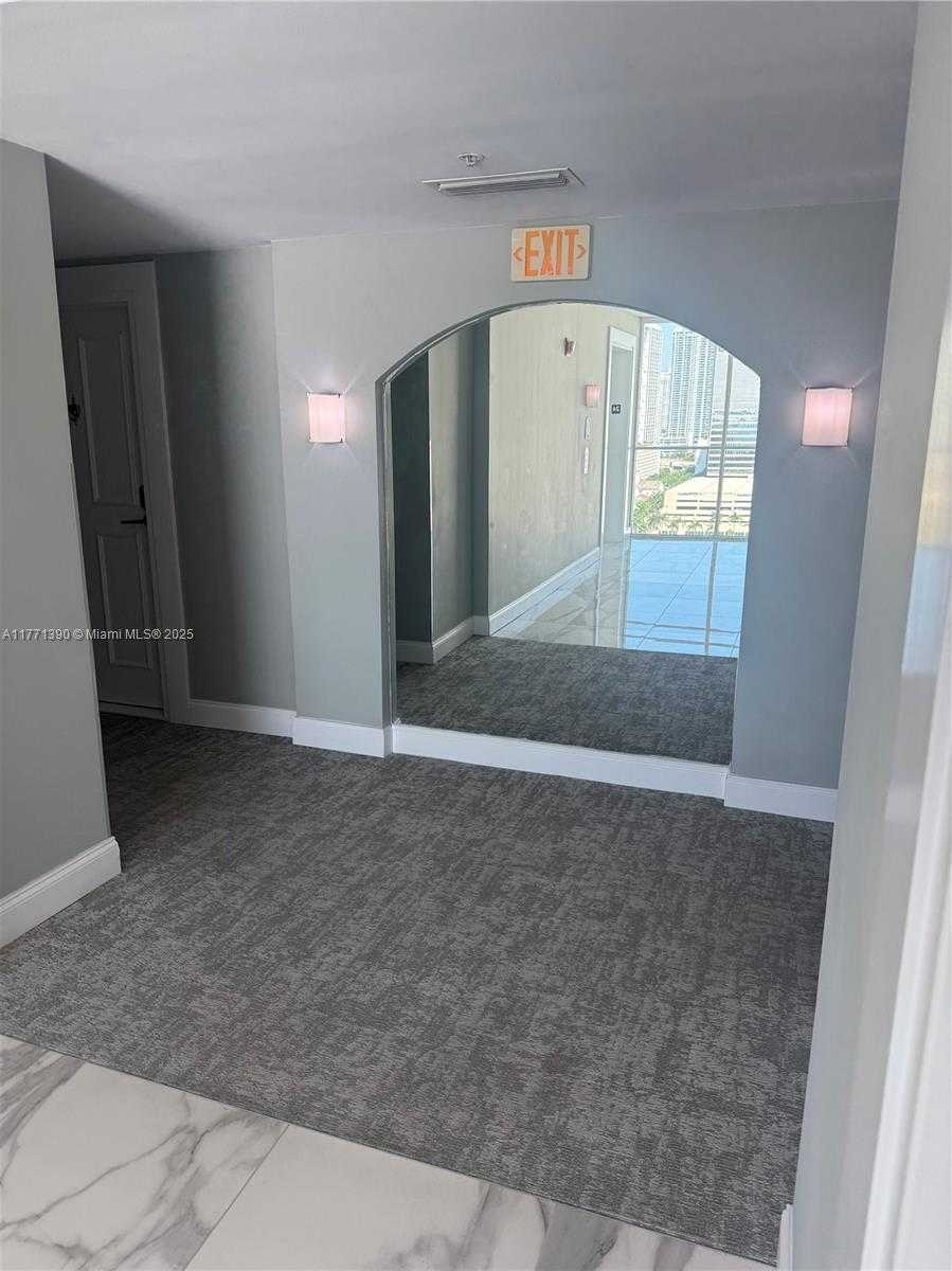Small Image of 800 CLAUGHTON ISLAND DR #2404, Miami Number 37