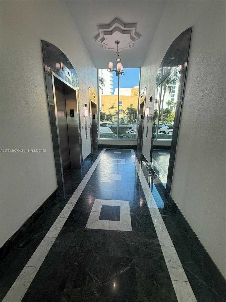 Small Image of 800 CLAUGHTON ISLAND DR #2404, Miami Number 39