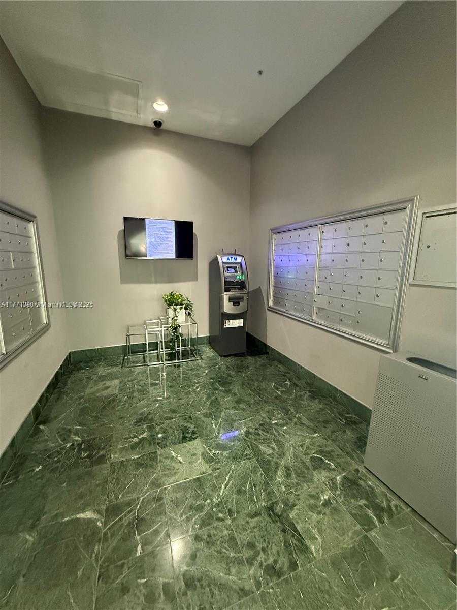 Small Image of 800 CLAUGHTON ISLAND DR #2404, Miami Number 41