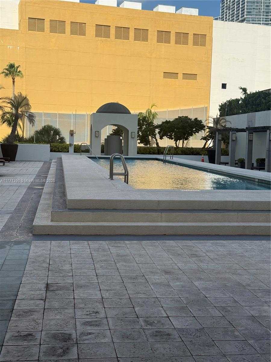 Small Image of 800 CLAUGHTON ISLAND DR #2404, Miami Number 42