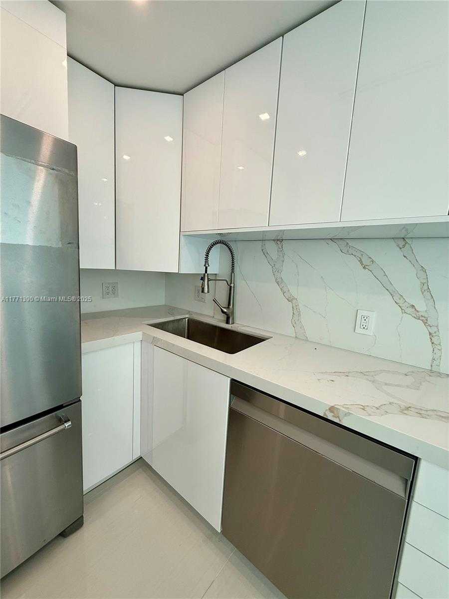 Small Image of 800 CLAUGHTON ISLAND DR #2404, Miami Number 7