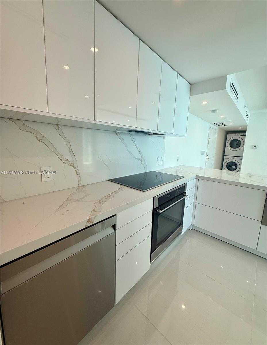 Small Image of 800 CLAUGHTON ISLAND DR #2404, Miami Number 8