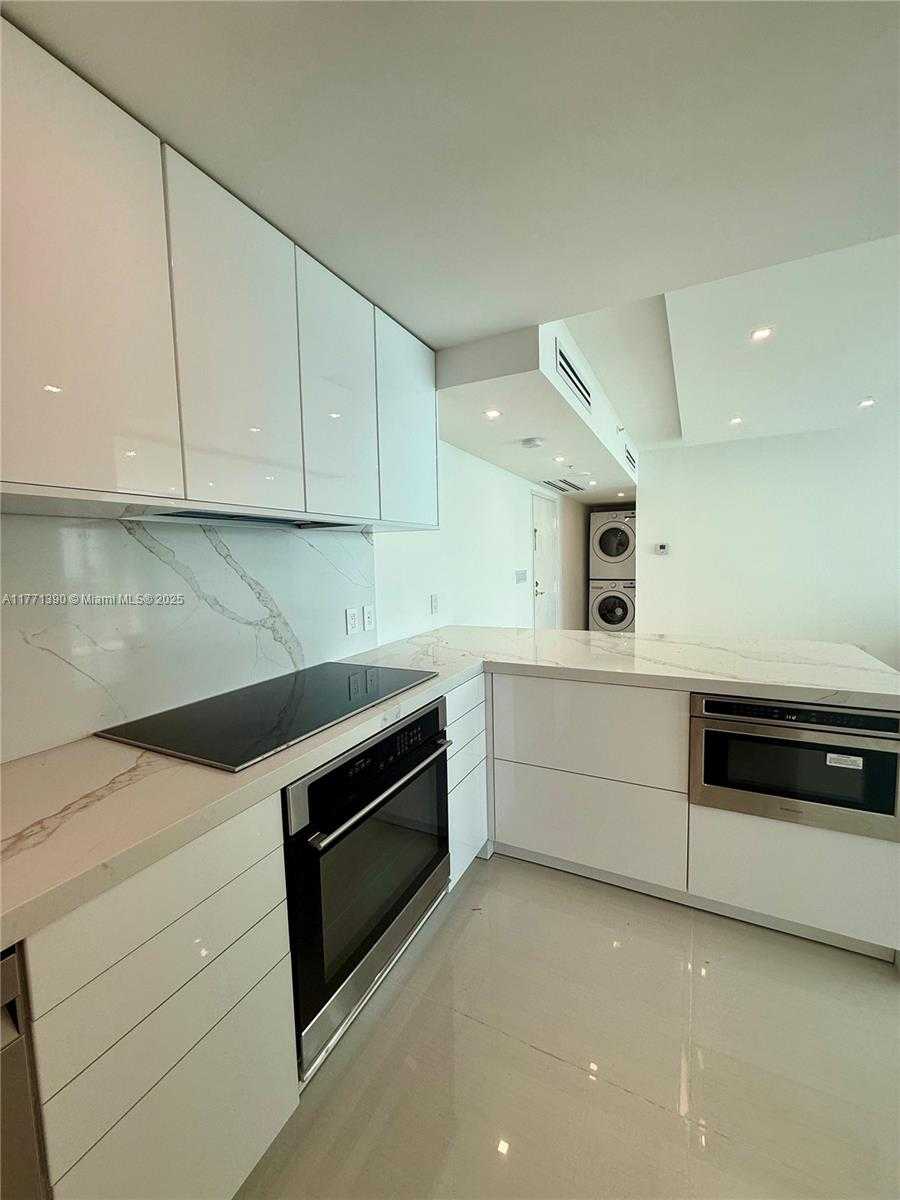 Small Image of 800 CLAUGHTON ISLAND DR #2404, Miami Number 9