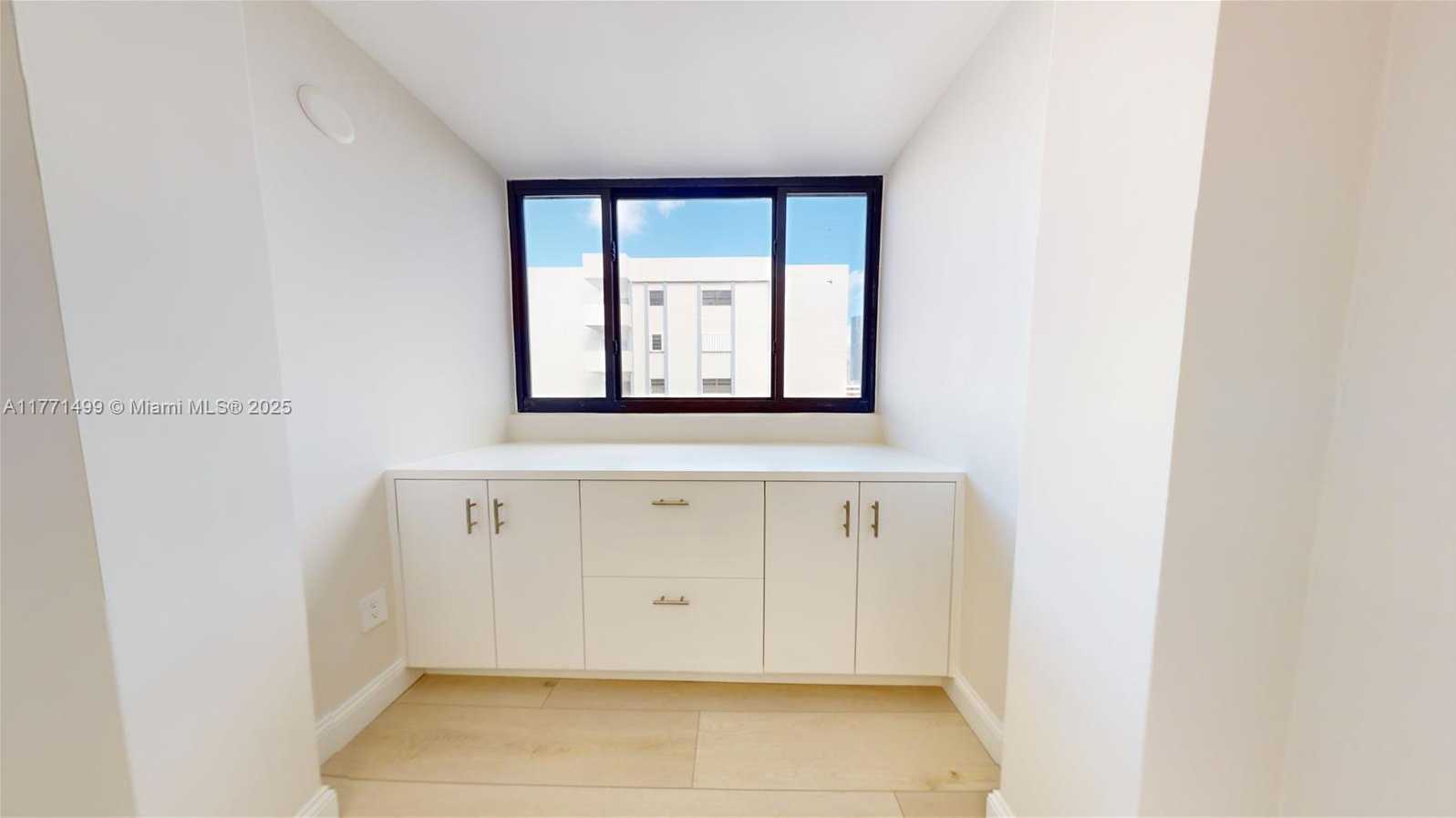 Small Image of 17878 NORTH BAY RD #407, Sunny Isles Beach Number 15
