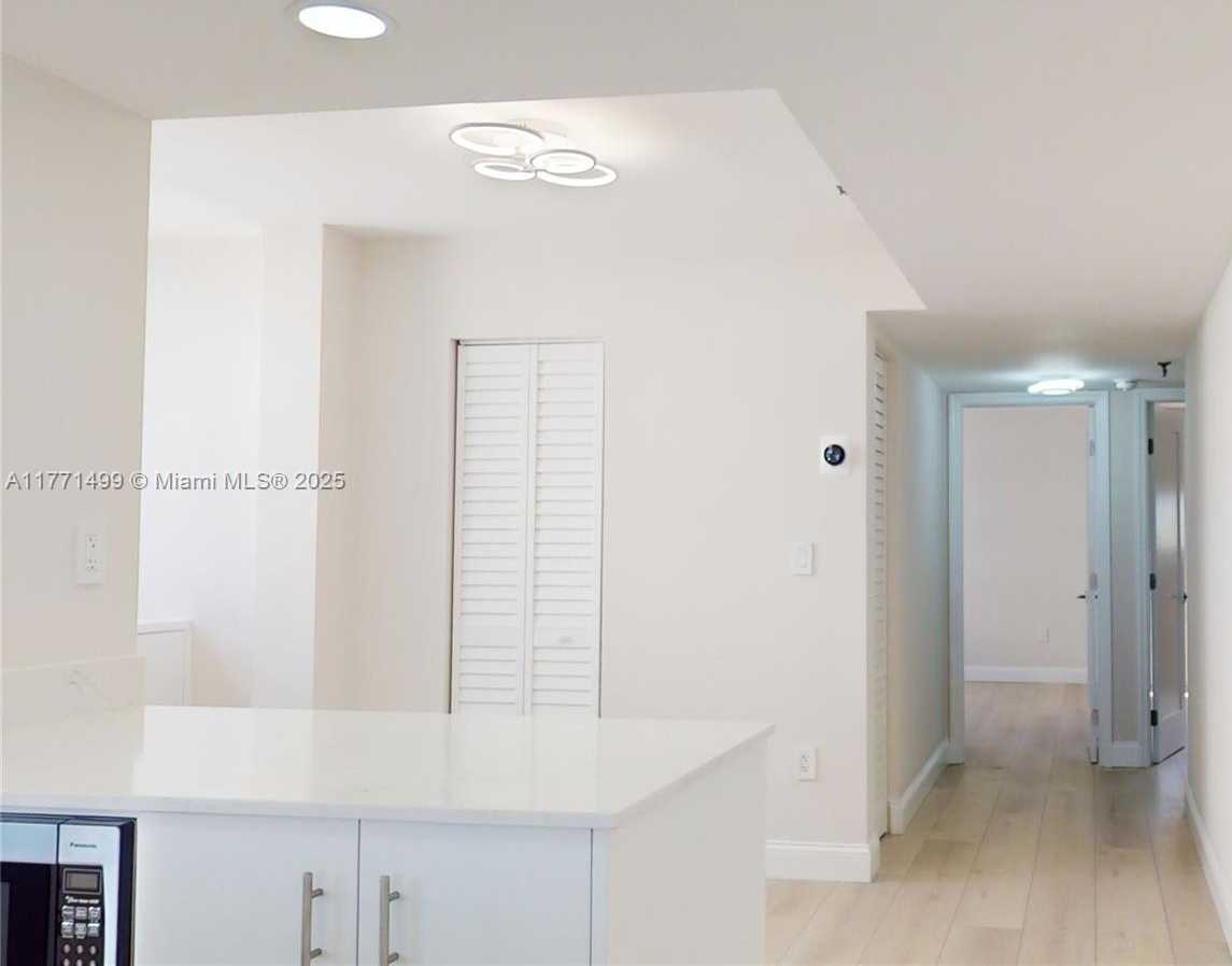 Small Image of 17878 NORTH BAY RD #407, Sunny Isles Beach Number 18