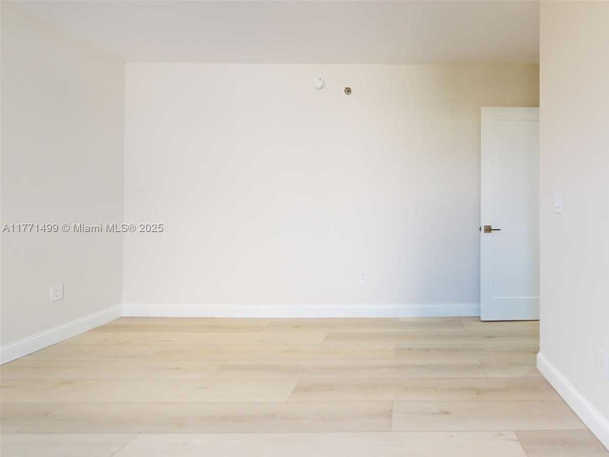 Small Image of 17878 NORTH BAY RD #407, Sunny Isles Beach Number 27