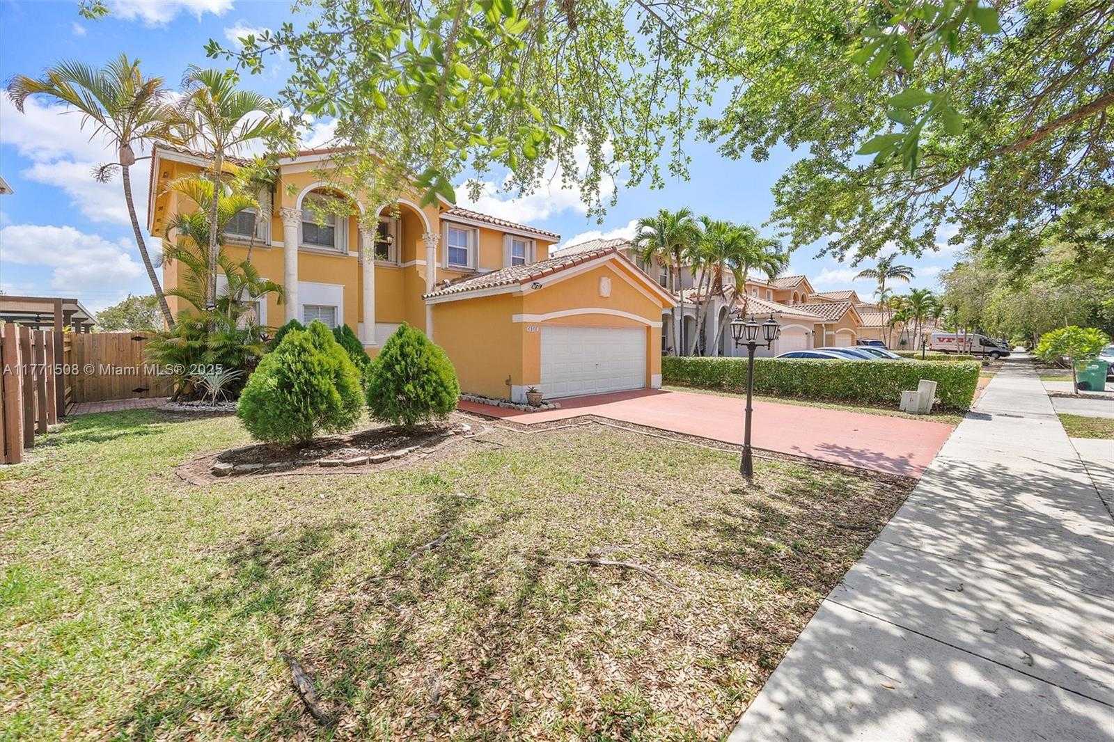 Small Image of 6161 SOUTH WEST 157TH PL, Miami Number 2