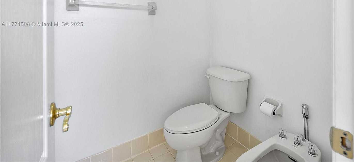 Small Image of 6161 SOUTH WEST 157TH PL, Miami Number 28