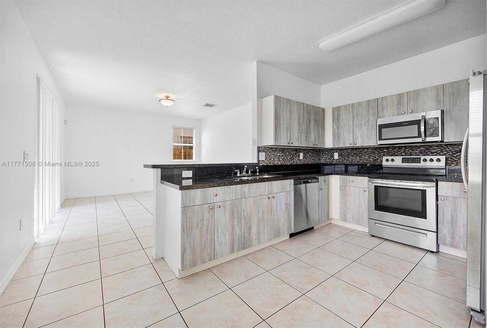 Small Image of 6161 SOUTH WEST 157TH PL, Miami Number 5