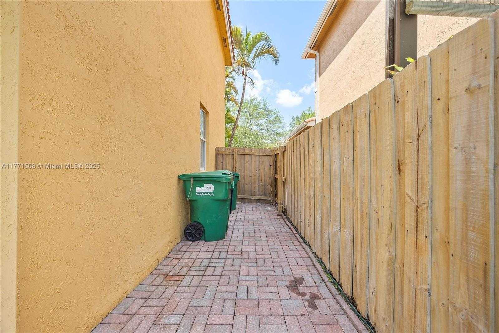 Small Image of 6161 SOUTH WEST 157TH PL, Miami Number 50