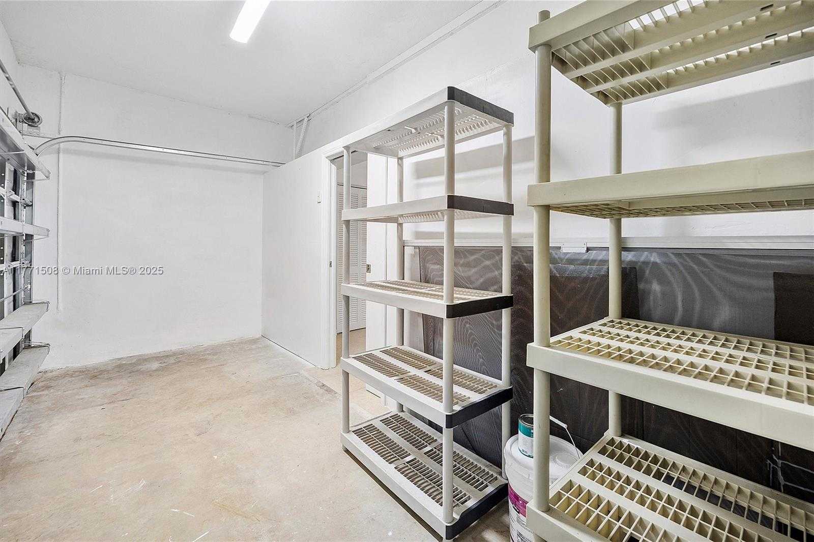 Small Image of 6161 SOUTH WEST 157TH PL, Miami Number 53