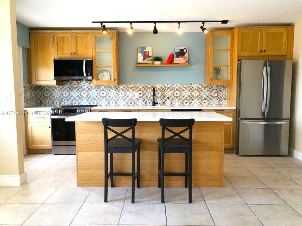 Small Image of 1545 EUCLID AVE #6B, Miami Beach Number 2