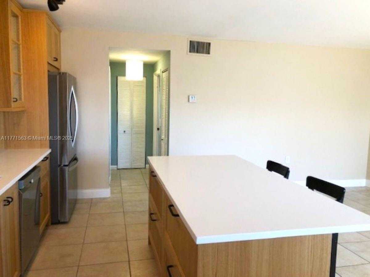 Small Image of 1545 EUCLID AVE #6B, Miami Beach Number 3
