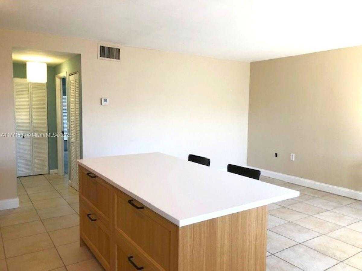 Small Image of 1545 EUCLID AVE #6B, Miami Beach Number 4