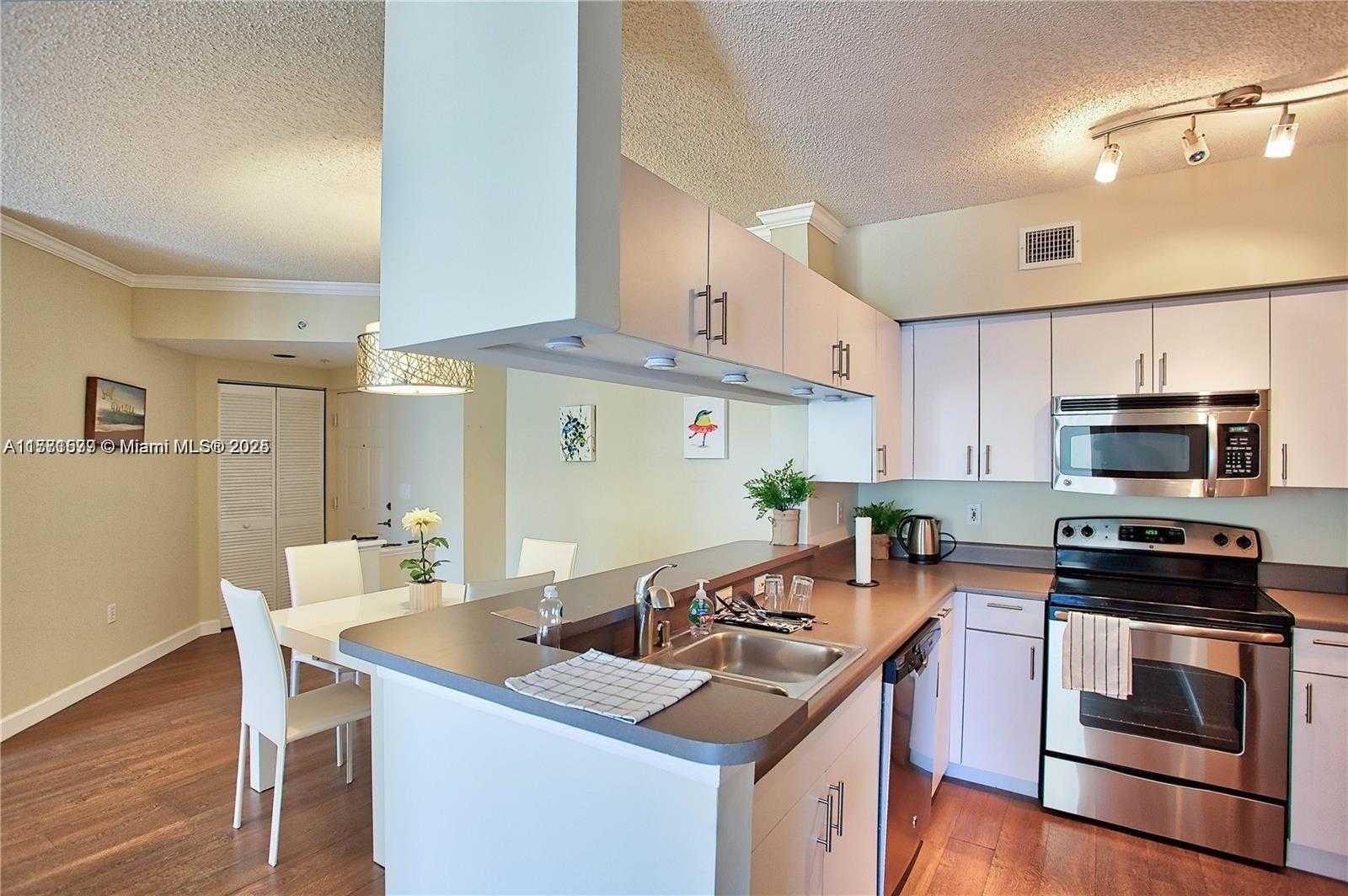 Small Image of 17145 NORTH BAY RD #4409, Sunny Isles Beach Number 3