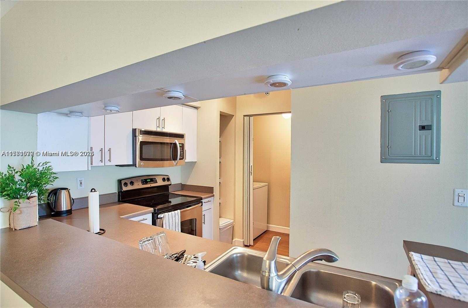 Small Image of 17145 NORTH BAY RD #4409, Sunny Isles Beach Number 4