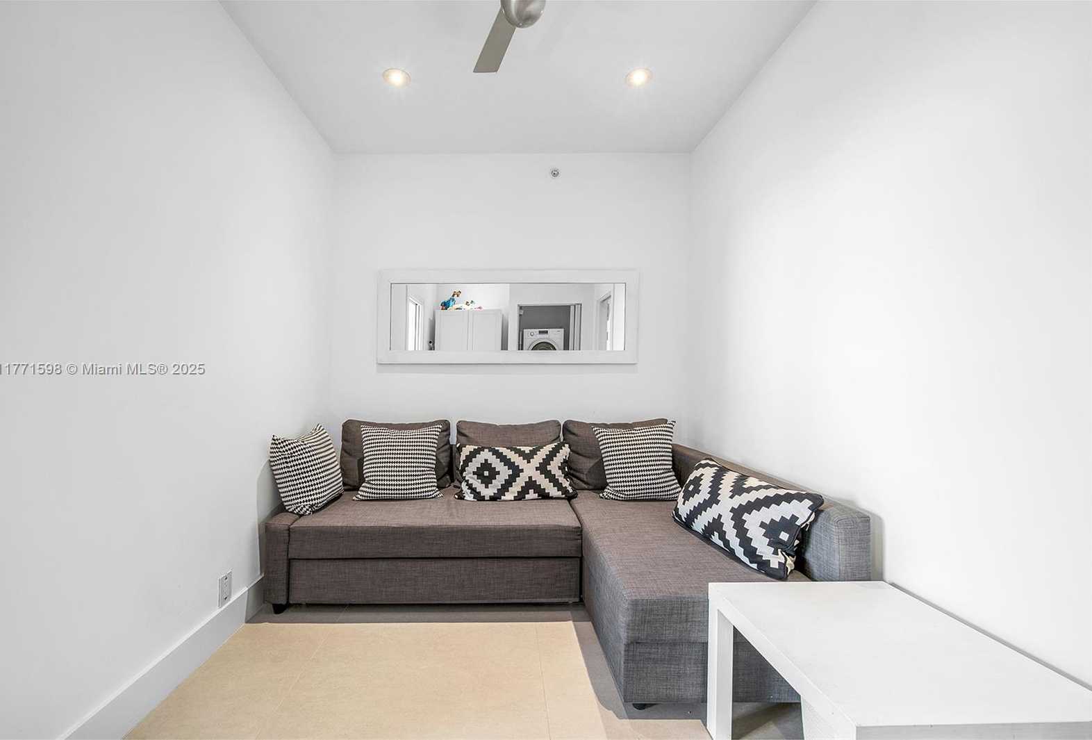 Small Image of 201 CRANDON BLVD #827, Key Biscayne Number 29