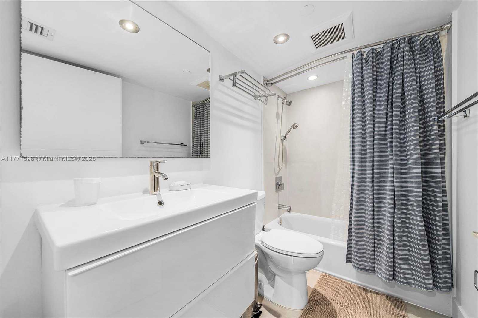 Small Image of 201 CRANDON BLVD #827, Key Biscayne Number 32