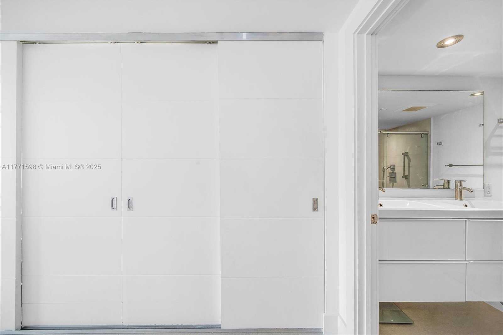 Small Image of 201 CRANDON BLVD #827, Key Biscayne Number 35