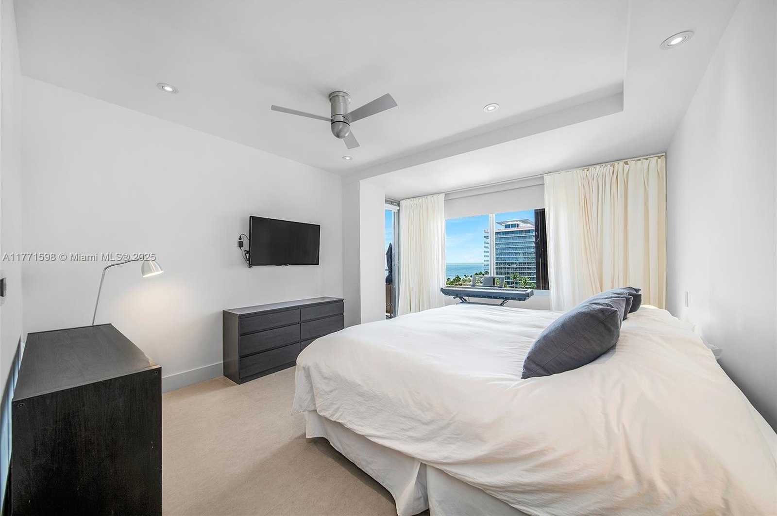 Small Image of 201 CRANDON BLVD #827, Key Biscayne Number 40