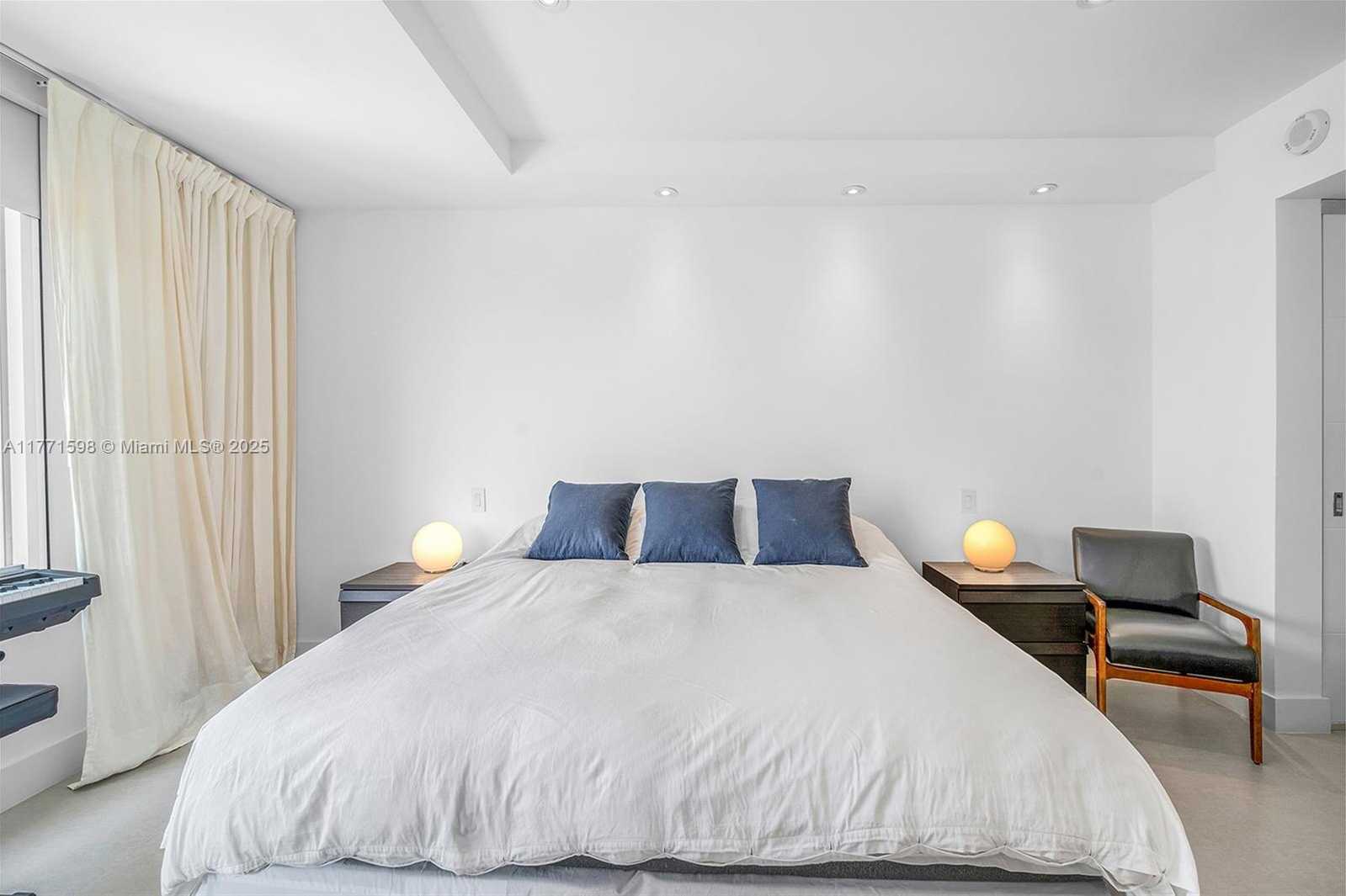 Small Image of 201 CRANDON BLVD #827, Key Biscayne Number 41