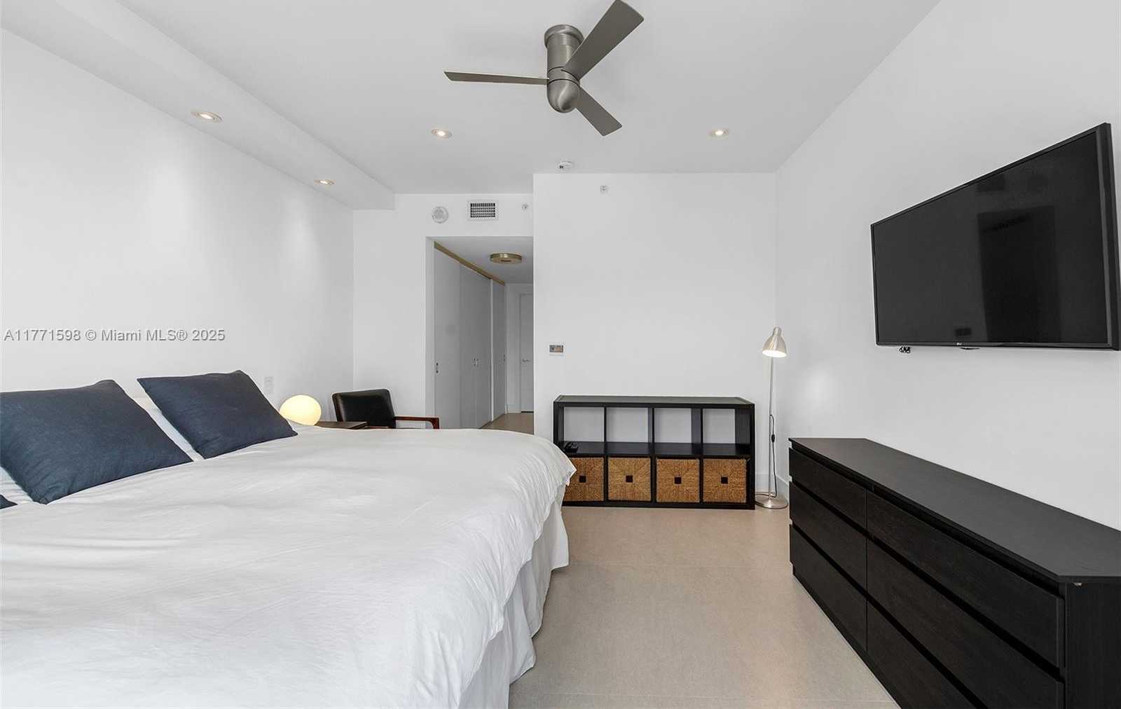 Small Image of 201 CRANDON BLVD #827, Key Biscayne Number 42