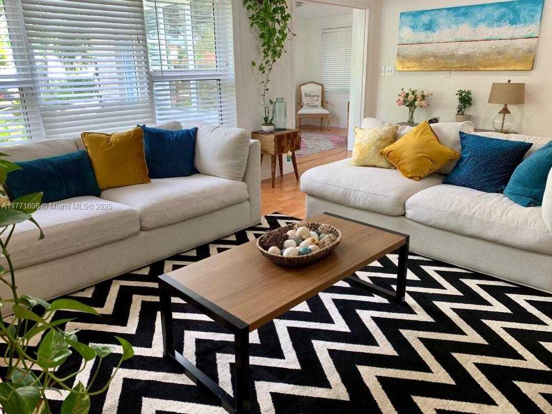 Small Image of Miami Number 3