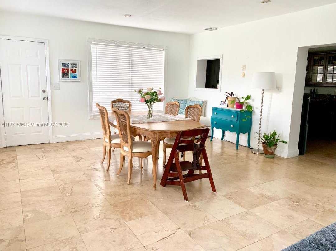 Small Image of Miami Number 8