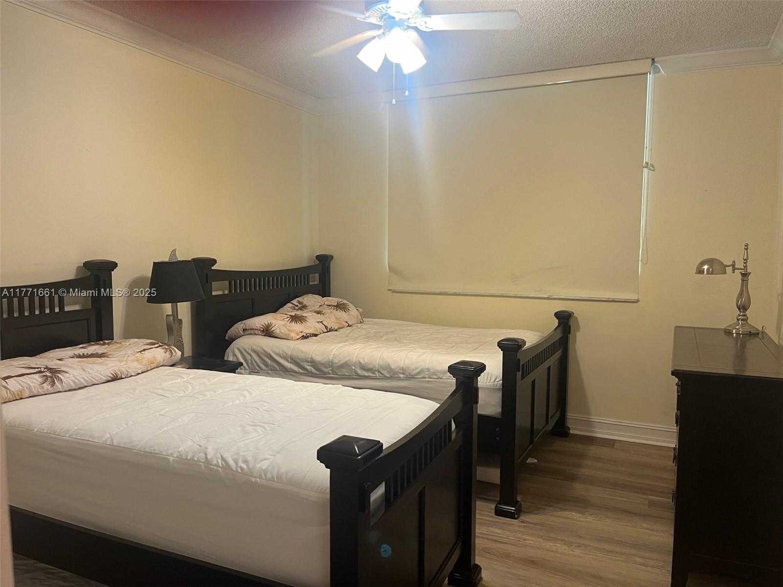 Small Image of 300 BAYVIEW DR #1516, Sunny Isles Beach Number 11