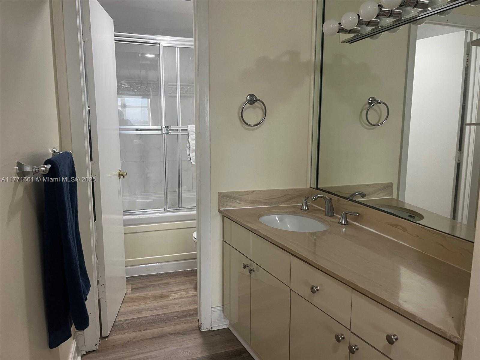 Small Image of 300 BAYVIEW DR #1516, Sunny Isles Beach Number 12