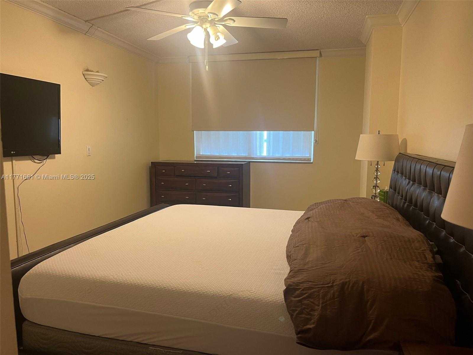 Small Image of 300 BAYVIEW DR #1516, Sunny Isles Beach Number 13