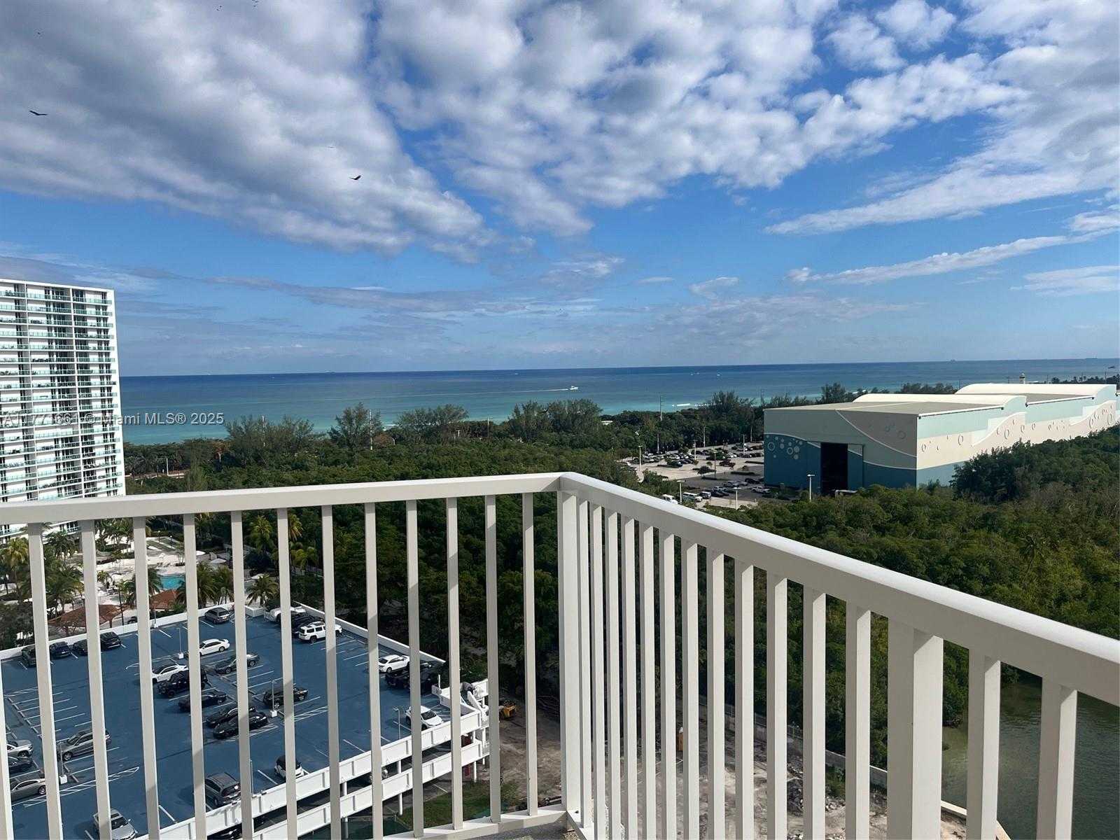 Small Image of 300 BAYVIEW DR #1516, Sunny Isles Beach Number 15