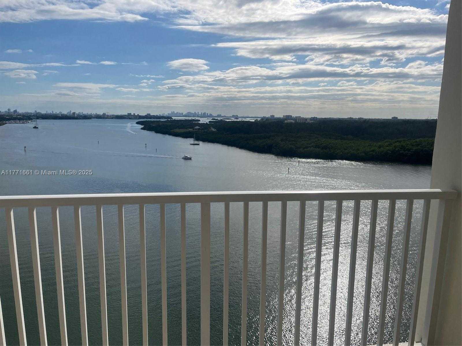Small Image of 300 BAYVIEW DR #1516, Sunny Isles Beach Number 16