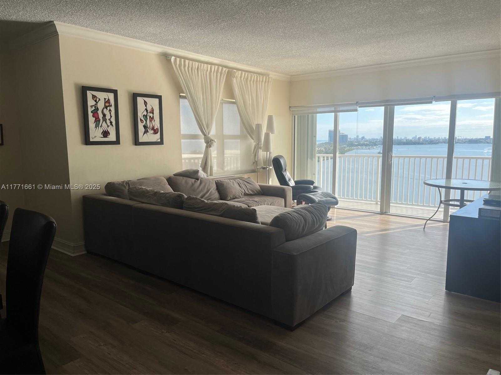 Small Image of 300 BAYVIEW DR #1516, Sunny Isles Beach Number 6