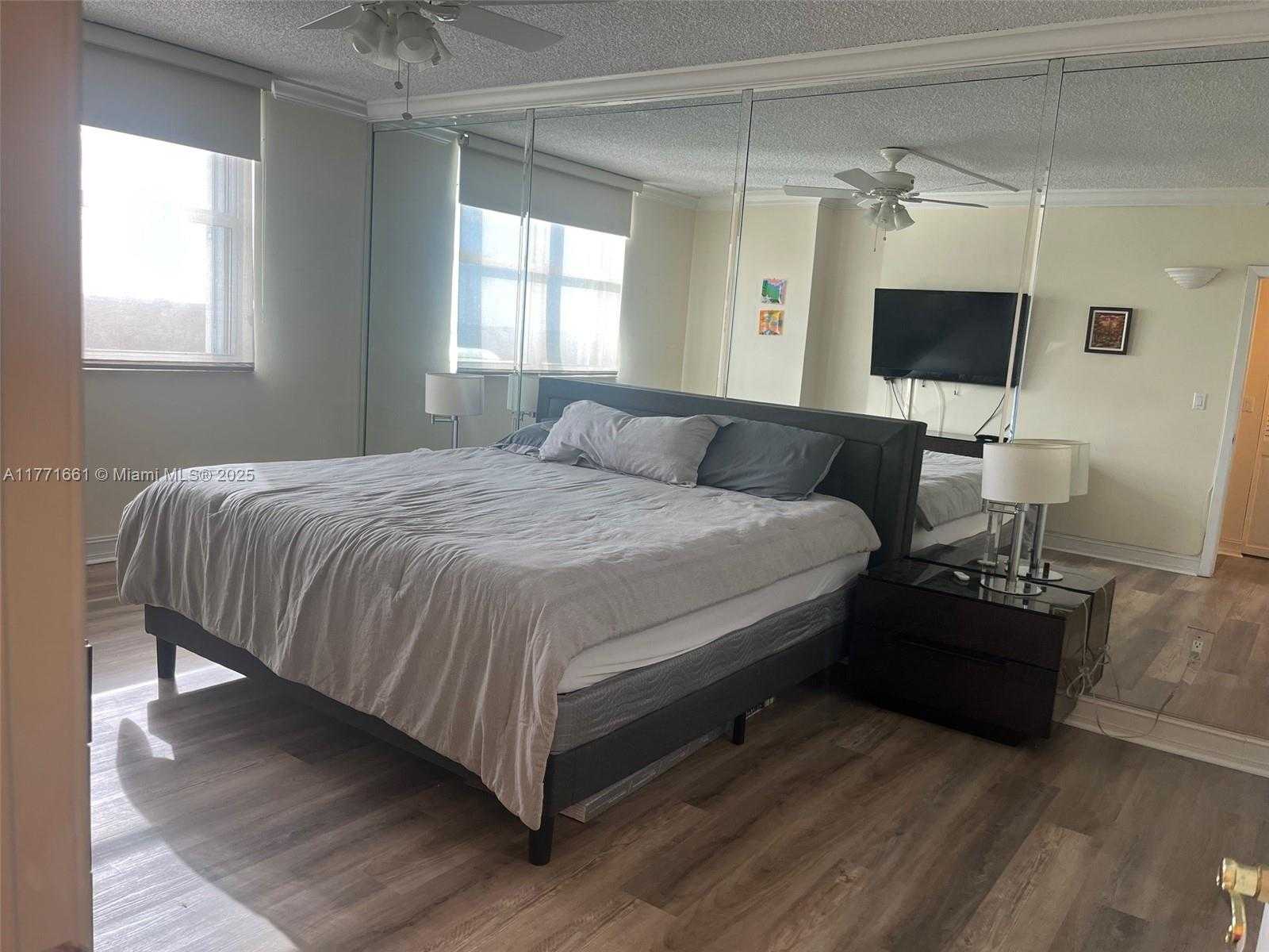 Small Image of 300 BAYVIEW DR #1516, Sunny Isles Beach Number 8