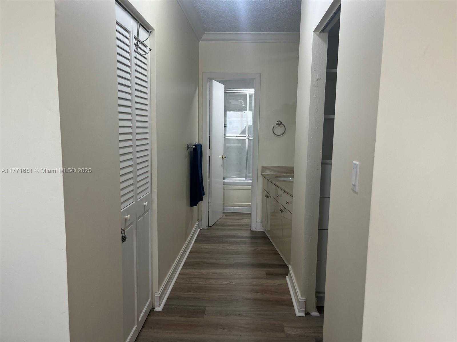 Small Image of 300 BAYVIEW DR #1516, Sunny Isles Beach Number 9