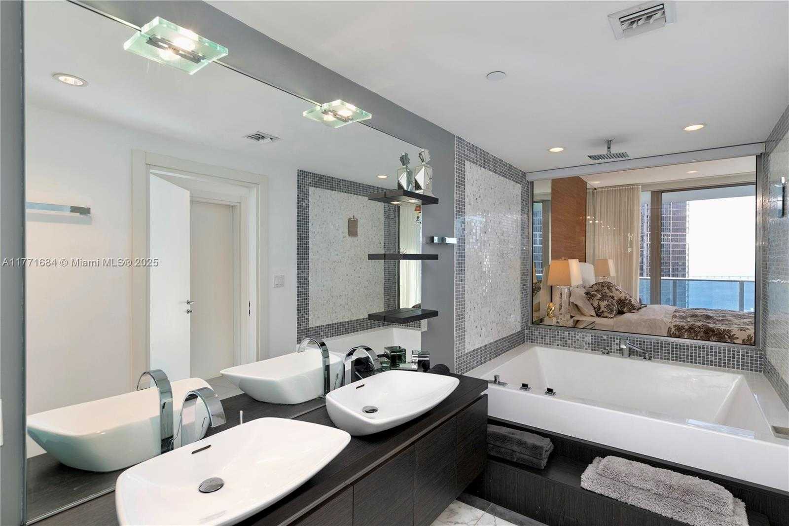 Small Image of 200 BISCAYNE BOULEVARD WAY #3904, Miami Number 10