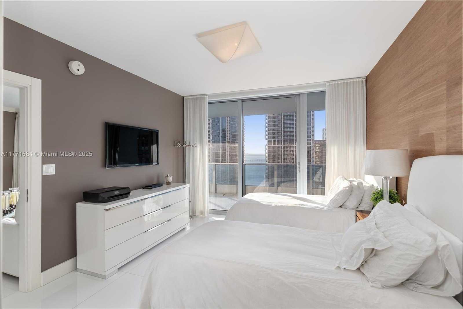 Small Image of 200 BISCAYNE BOULEVARD WAY #3904, Miami Number 14