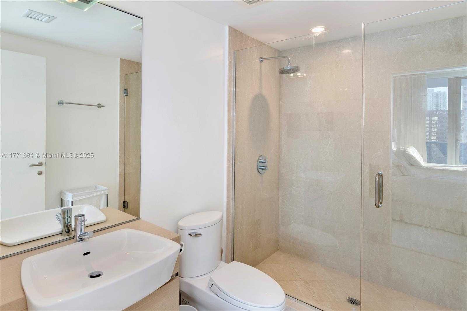 Small Image of 200 BISCAYNE BOULEVARD WAY #3904, Miami Number 15