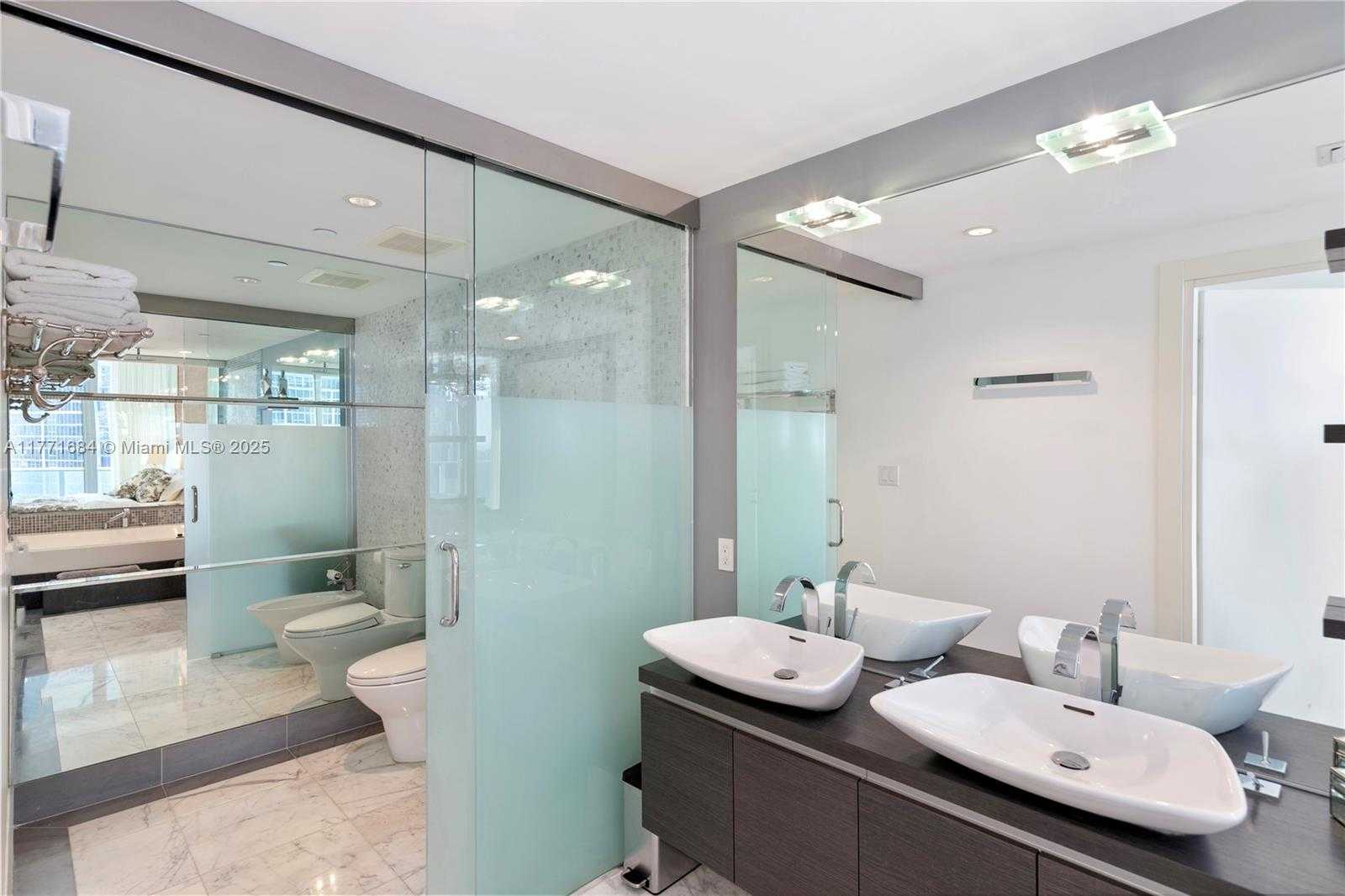 Small Image of 200 BISCAYNE BOULEVARD WAY #3904, Miami Number 17