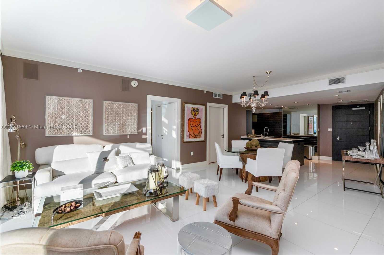 Small Image of 200 BISCAYNE BOULEVARD WAY #3904, Miami Number 4